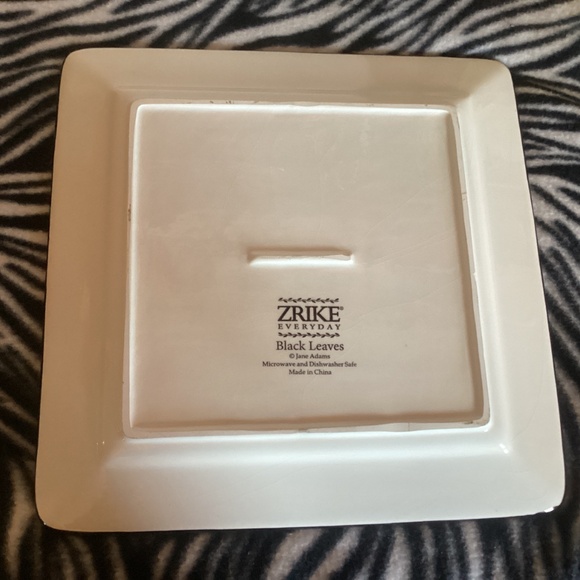 2 ZRIKE Everyday Black Leaves platters - 11x11 and 9x9 - Picture 3 of 6
